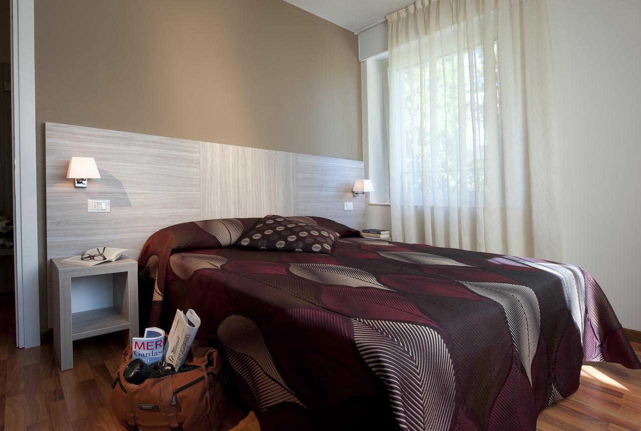 Albergo Valentina Пескьера-дель-Гарда Экстерьер фото
